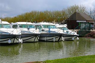 Hausboot-Hafen in Nevers-Plagny