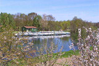 Hausboot-Hafen in Sireuil