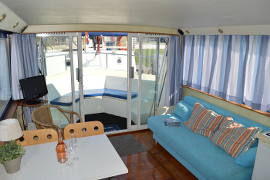 Houseboat 1050 Stern Salon