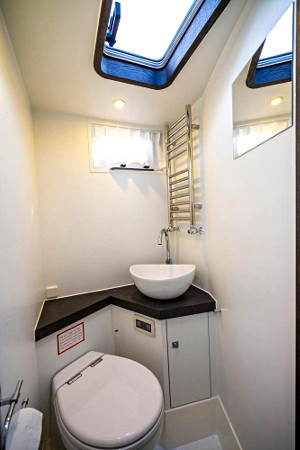 Bord-WC mit Dachluke