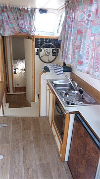 Küche an Bord der New Con Fly
