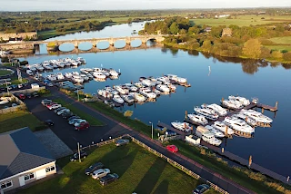 Hausboot-Hafen in Banagher