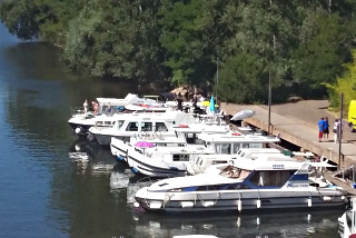 Hausboot-Hafen in Cahors