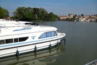 Hausboot-Hafen in Castelnaudary
