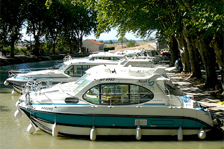 Hausboot-Hafen in Le Somail