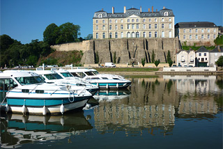 Hausboot-Hafen in Sablé-sur-Sarthe