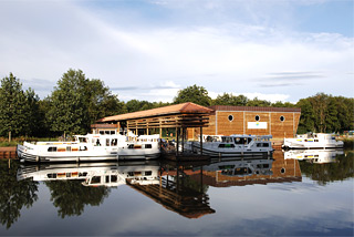 Hausboot-Hafen in Scey Sur Saône