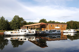 Hausboot-Hafen in Scey-sur-Saône