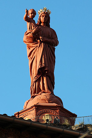 Begehbare Statue der Notre–Dame de la France