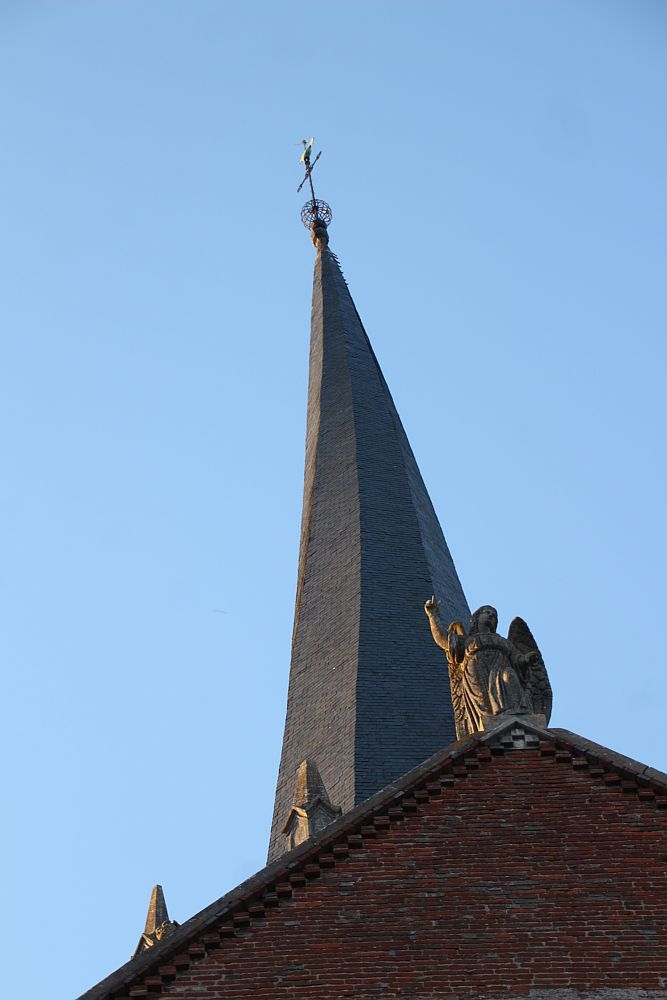 Gedrehter Kirchturm