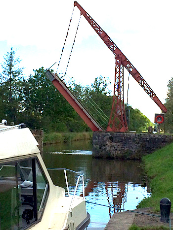 Hubbrücke auf dem Kanal