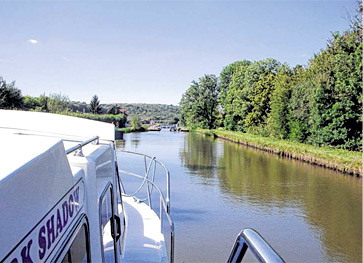 Führerscheinfrei im Hausboot auf dem Canal du Nivernais: Wer einige Schifferknoten kennt, hat Vorteile auf der Tour.