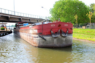 Berufsverkehr auf dem Kanal