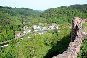 Blick auf Lutzelbourg von der Burgruine aus gesehen