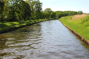 Mit dem Hausboot auf dem Rhein-Marne-Kanal