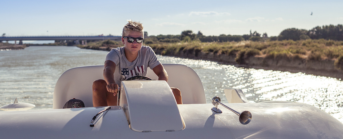 Hausboot-Kapitän auf der Camargue © Mielcarek Paloma